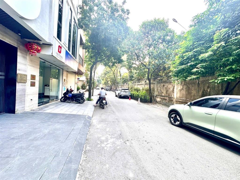 Cực hiếm! bán nhà phạm tuấn tài 61m2  thang máy  gara ô tô  vỉa hè ô tô tránh