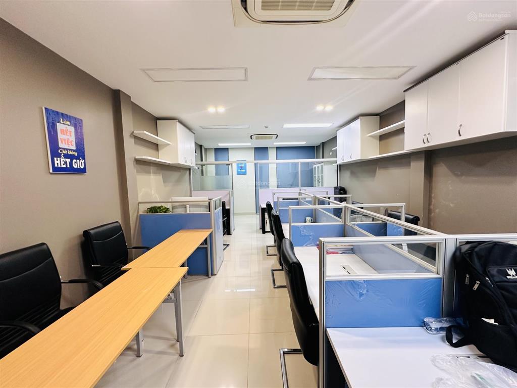Nguồn kín! bán nhà phạm tuấn tài 61m2  thang máy  phân lô vỉa hè 3 ô tô tránh