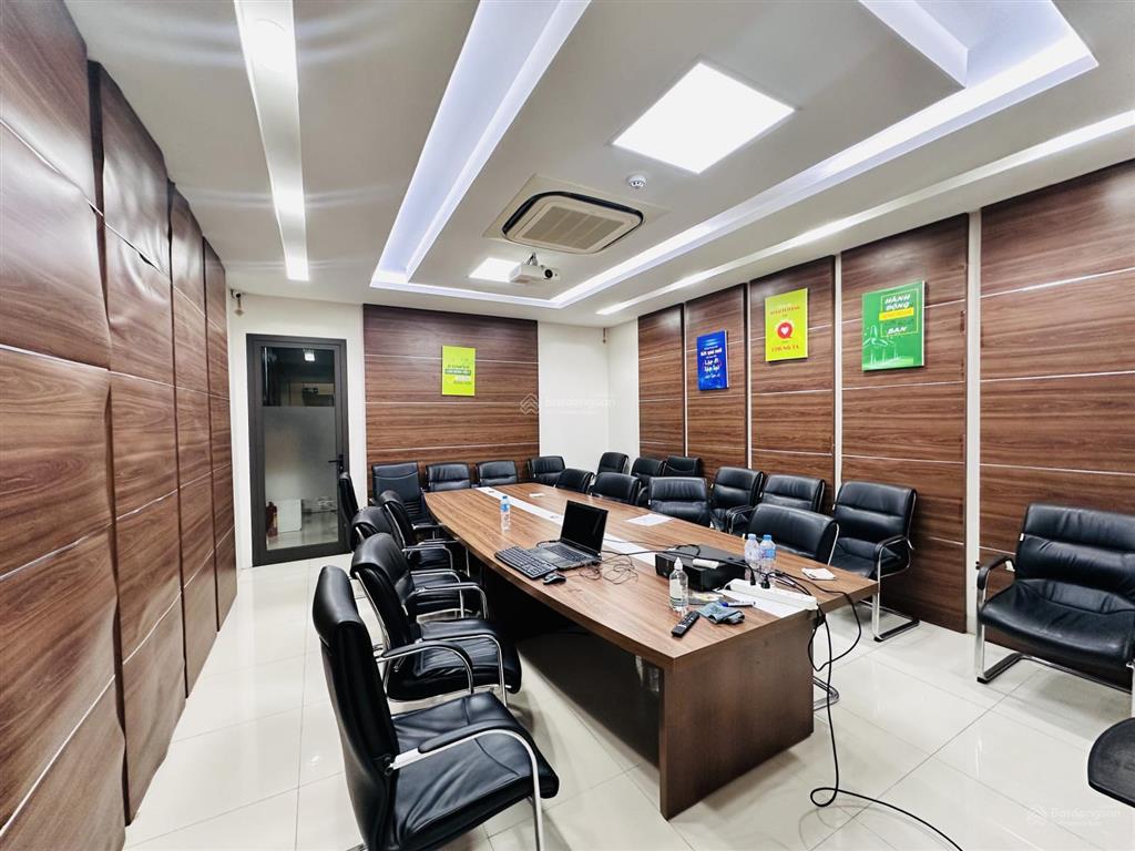 Nguồn kín! bán nhà phạm tuấn tài 61m2  thang máy  phân lô vỉa hè 3 ô tô tránh