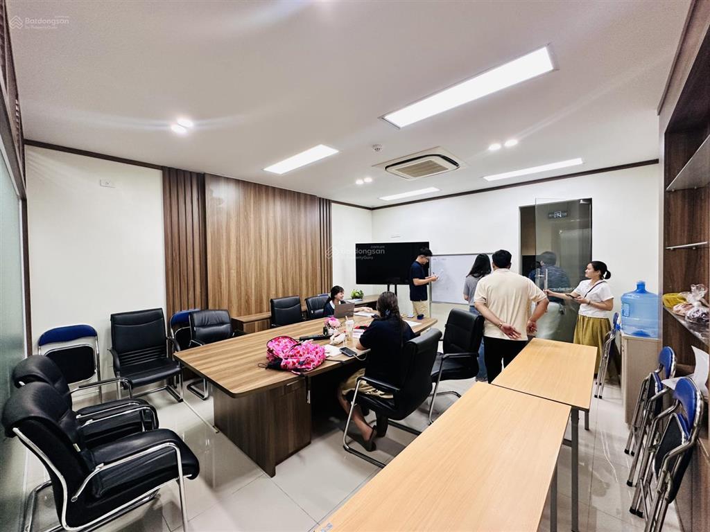 Nguồn kín! bán nhà phạm tuấn tài 61m2  thang máy  phân lô vỉa hè 3 ô tô tránh