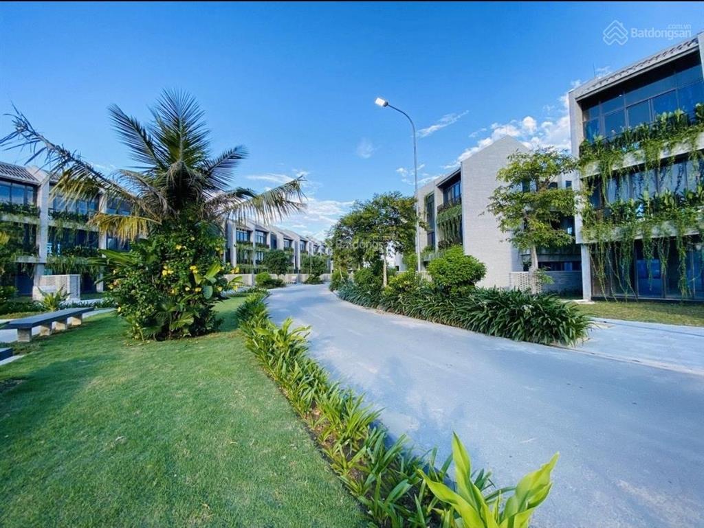 Chỉ 14,x tỷ sở hữu biệt thự + bến du thuyền riêng casamia hội an. dt 238m2  0905 866 ***