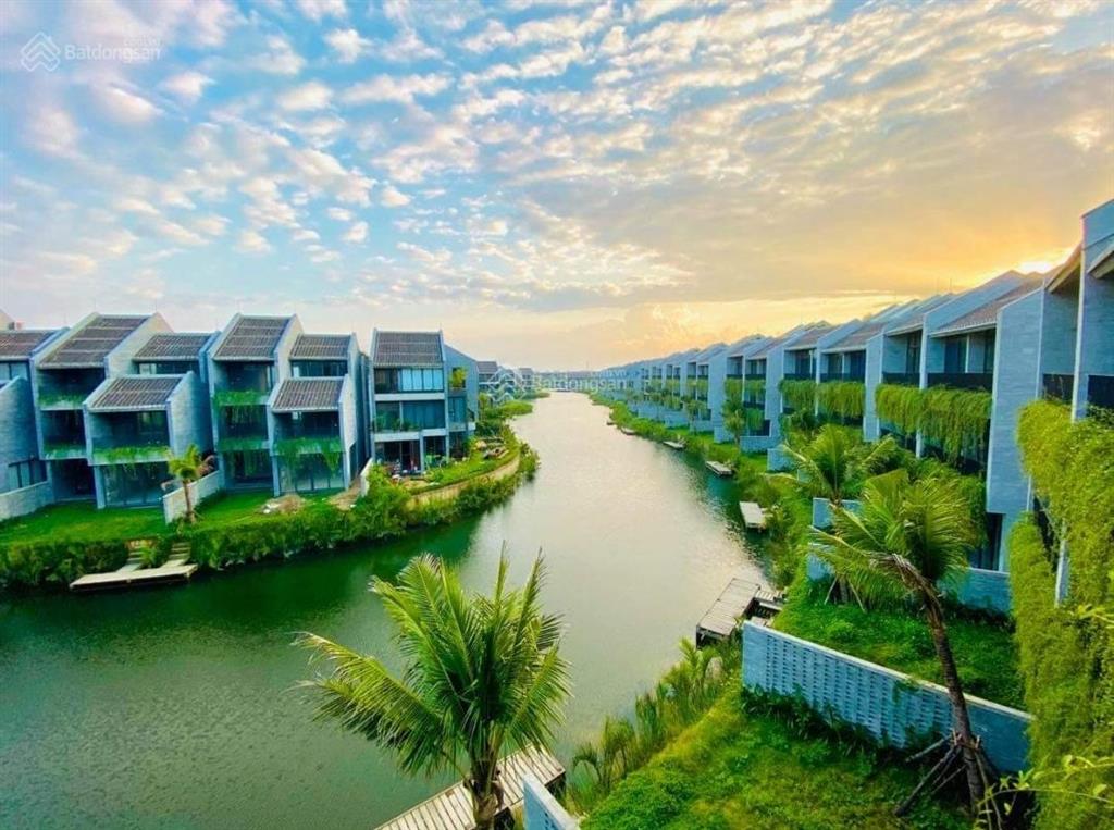 Chỉ 14,x tỷ sở hữu biệt thự + bến du thuyền riêng casamia hội an. dt 238m2  0905 866 ***