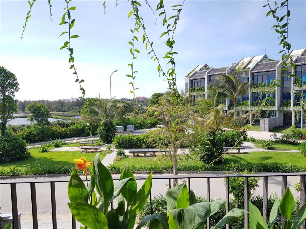 Chỉ 14,x tỷ sở hữu biệt thự + bến du thuyền riêng casamia hội an. dt 238m2  0905 866 ***