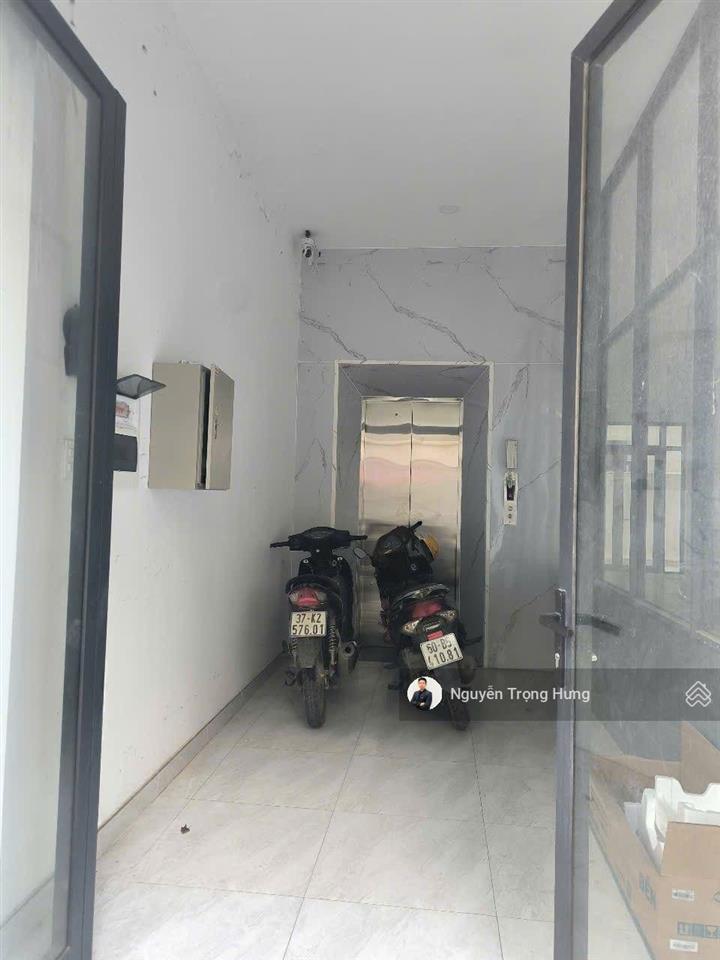 Cho thuê tầng trệt nhà phố 126m2, lối đi riêng, máy lạnh, máy che đầy đủ tại vinhomes grand park