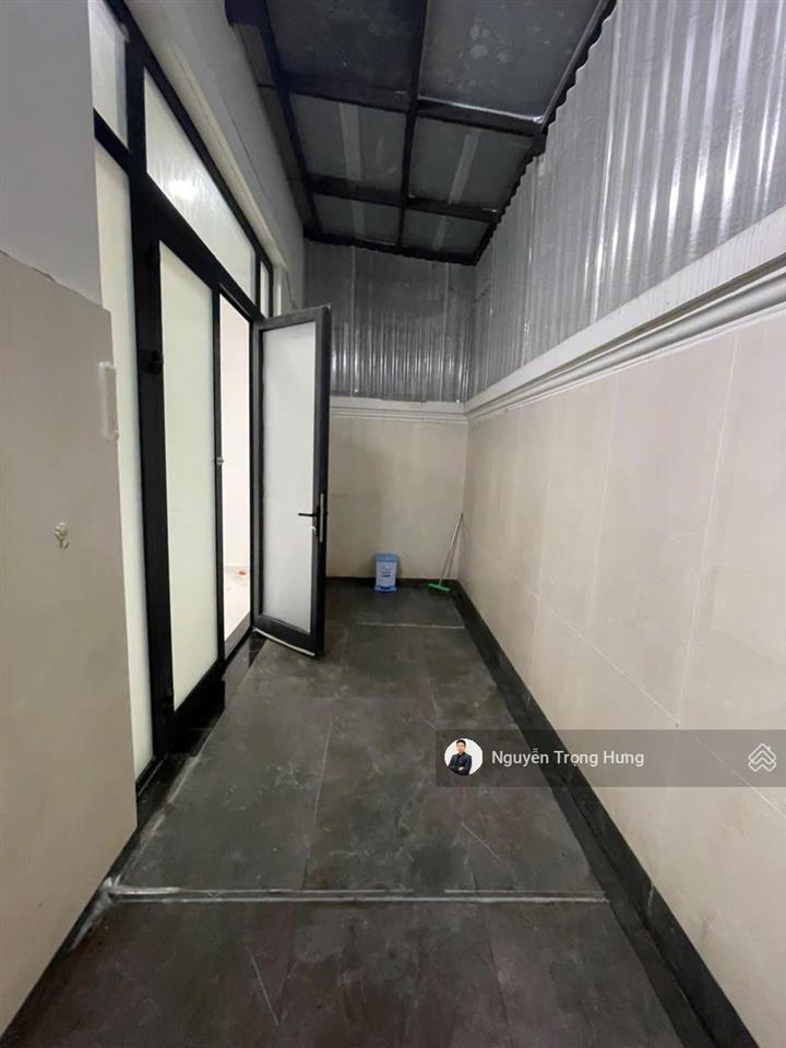 Cho thuê tầng trệt nhà phố 126m2, lối đi riêng, máy lạnh, máy che đầy đủ tại vinhomes grand park