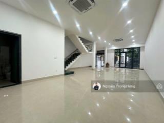 Cho thuê tầng trệt nhà phố 126m2, lối đi riêng, máy lạnh, máy che đầy đủ tại vinhomes grand park