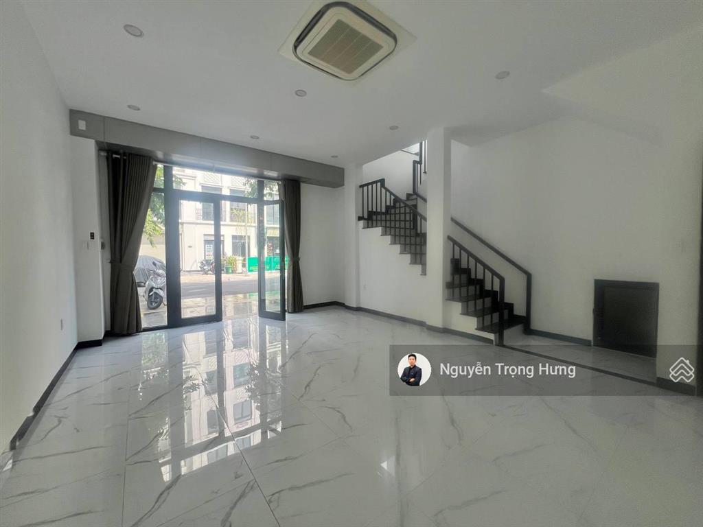 Cho thuê nhà phố vinhomes grand park tầng trệt + lầu 1 chỉ 15tr/tháng thuận tiện kinh doanh