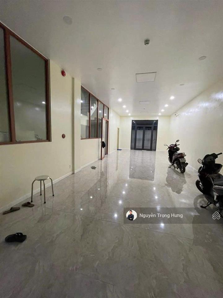 Cho thuê tầng trệt nhà phố 126m2 chỉ 13 triệu/th gần trường học vinschool, vị trí đông đúc
