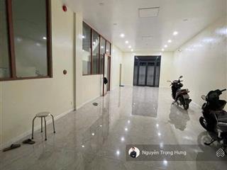 Cho thuê tầng trệt nhà phố 126m2 chỉ 13 triệu/th gần trường học vinschool, vị trí đông đúc