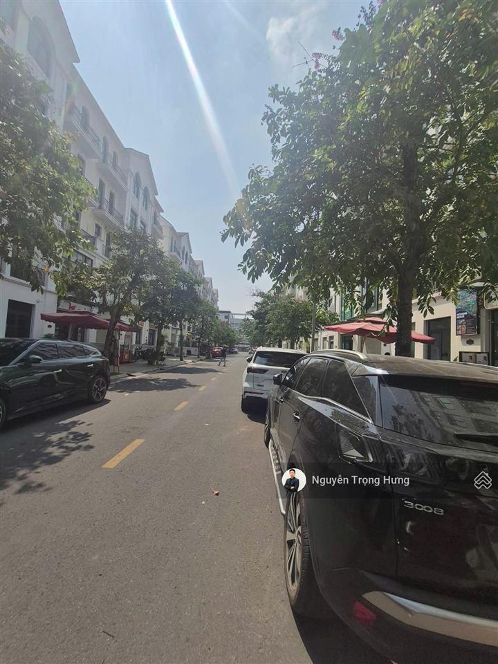 Cho thuê tầng trệt nhà phố 126m2 chỉ 13 triệu/th gần trường học vinschool, vị trí đông đúc