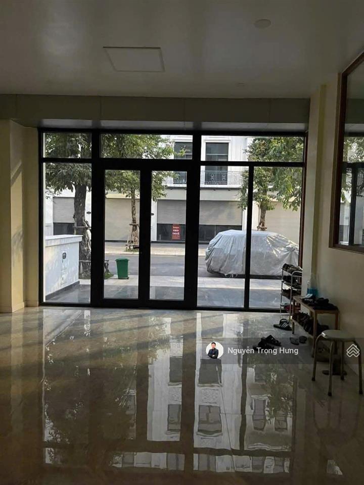 Cho thuê tầng trệt nhà phố 126m2 chỉ 13 triệu/th gần trường học vinschool, vị trí đông đúc