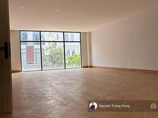 Cho thuê tầng 1 nhà phố 126m2 vinhomes grand park có lối đi riêng diện tích lớn gần công viên