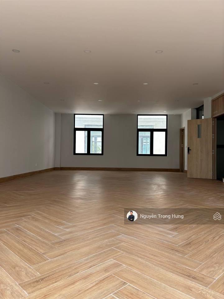 Cho thuê tầng 1 nhà phố 126m2 vinhomes grand park có lối đi riêng diện tích lớn gần công viên