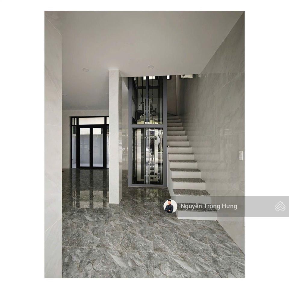 Mặt bằng 84m² gần trường học phù hợp mở trung tâm, spa, văn phòng,... full máy lạnh, thang máy
