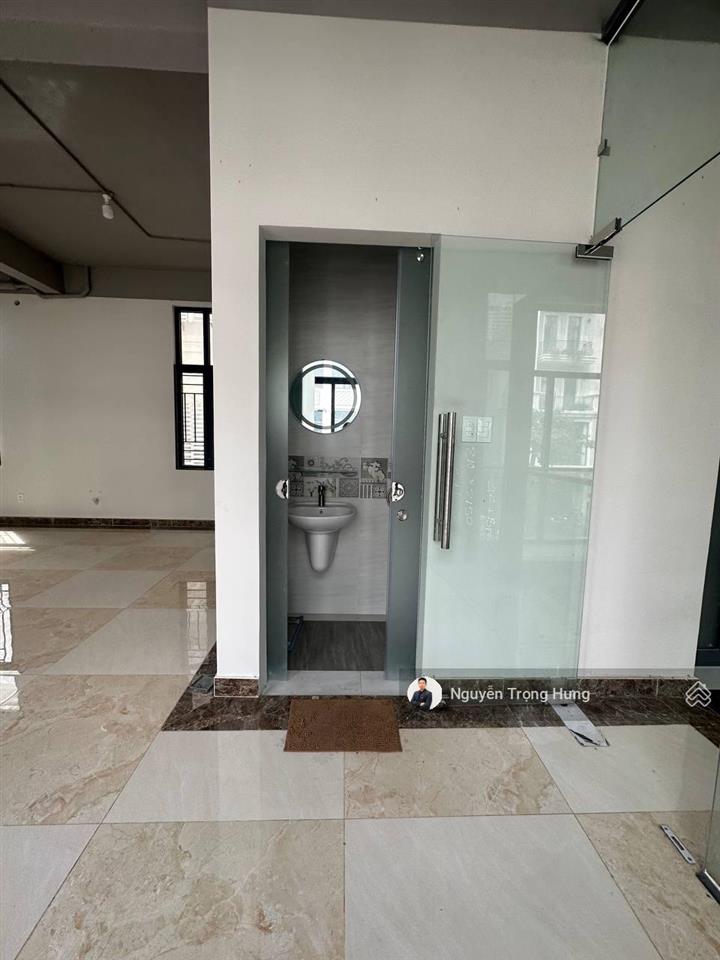 Bán căn nhà phố 132m2 full đất, hoàn thiện 5 tầng khu vực đông đúc giá tốt nhất khu nhà phố