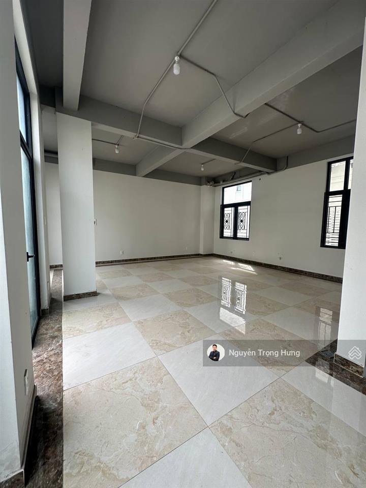 Bán căn nhà phố 132m2 full đất, hoàn thiện 5 tầng khu vực đông đúc giá tốt nhất khu nhà phố