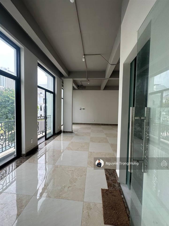 Bán căn nhà phố 132m2 full đất, hoàn thiện 5 tầng khu vực đông đúc giá tốt nhất khu nhà phố