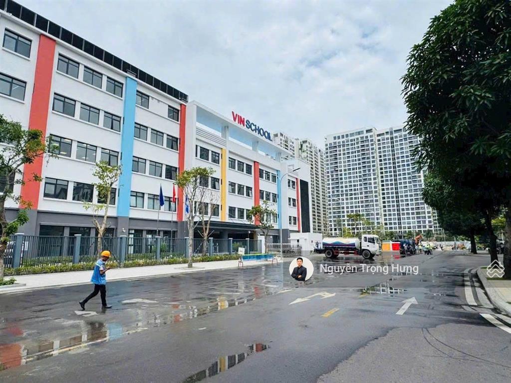 Cho thuê căn góc biệt thự đối diện cổng trường vinschool thuận tiện kinh doanh nhiều lĩnh vực