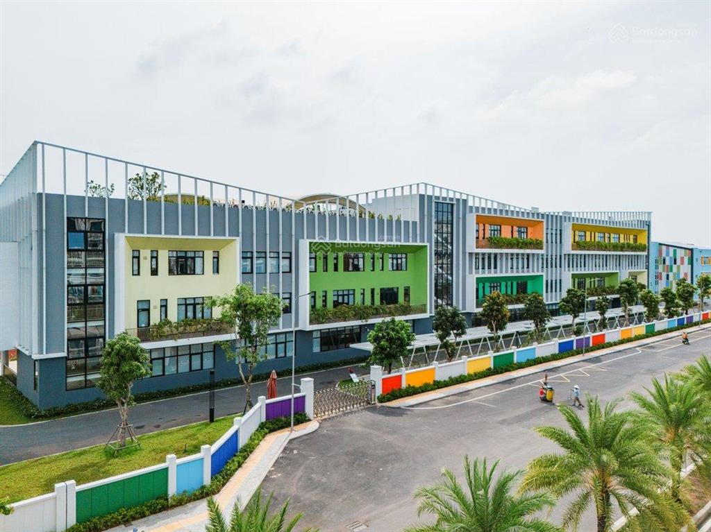 Cho thuê căn góc biệt thự đối diện cổng trường vinschool thuận tiện kinh doanh nhiều lĩnh vực