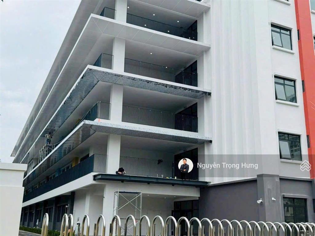 Cho thuê căn góc biệt thự đối diện cổng trường vinschool thuận tiện kinh doanh nhiều lĩnh vực