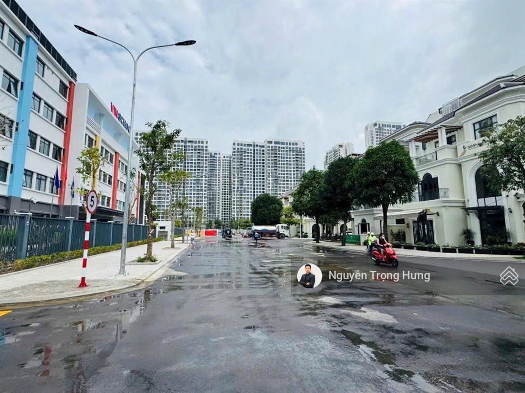 Cho thuê căn góc biệt thự đối diện cổng trường vinschool thuận tiện kinh doanh nhiều lĩnh vực