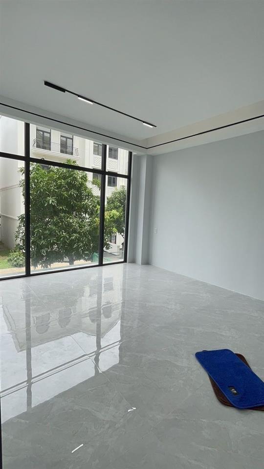 Cho thuê nhà phố manhattan hoàn thiện đẹp có thang máy  máy lạnh  rèm ngăn sẵn 4 phòng