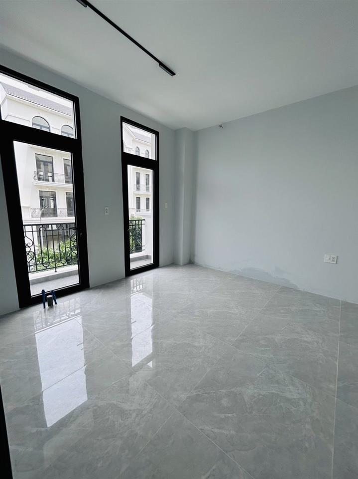 Cho thuê nhà phố manhattan hoàn thiện đẹp có thang máy  máy lạnh  rèm ngăn sẵn 4 phòng