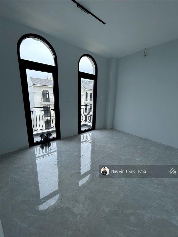 Cho thuê nhà phố manhattan hoàn thiện đẹp có thang máy  máy lạnh  rèm ngăn sẵn 4 phòng