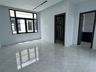 Cho thuê nhà phố manhattan hoàn thiện đẹp có thang máy máy lạnh rèm ngăn sẵn 4 phòng