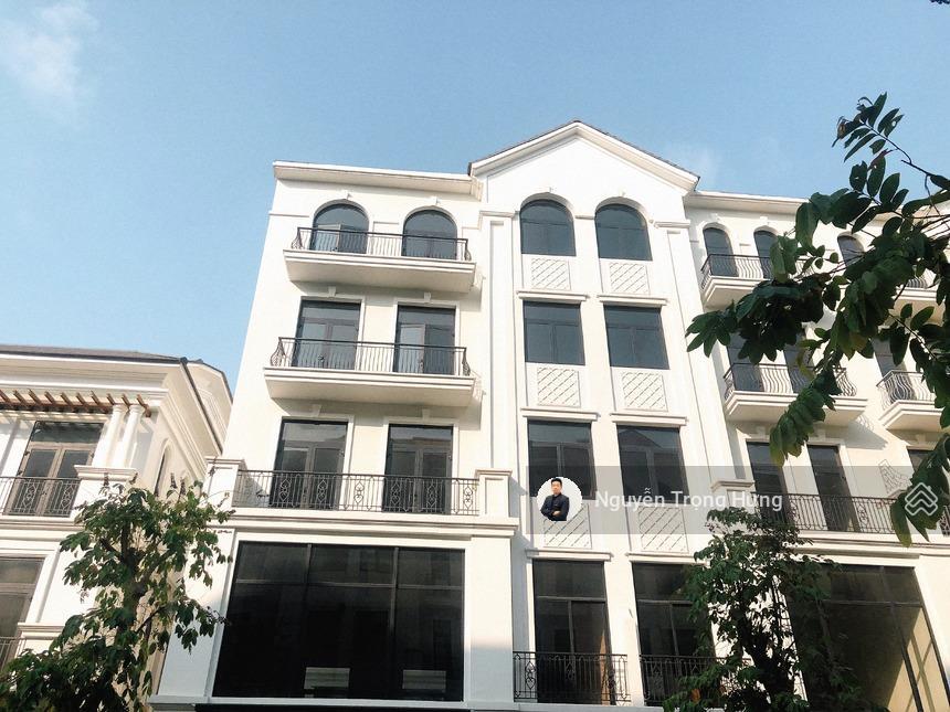 Cần bán gấp căn nhà phố liền kề 162m2 (9x18) có xẻ khe 2 mặt thoáng tại vinhomes grand park