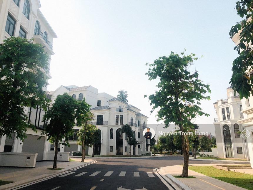 Cần bán gấp căn nhà phố liền kề 162m2 (9x18) có xẻ khe 2 mặt thoáng tại vinhomes grand park