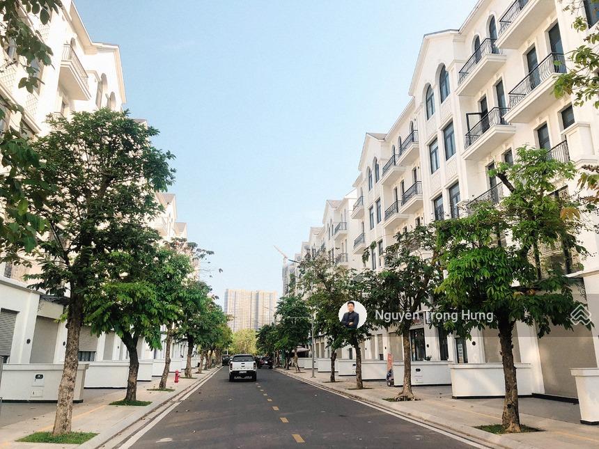 Cần bán gấp căn nhà phố liền kề 162m2 (9x18) có xẻ khe 2 mặt thoáng tại vinhomes grand park