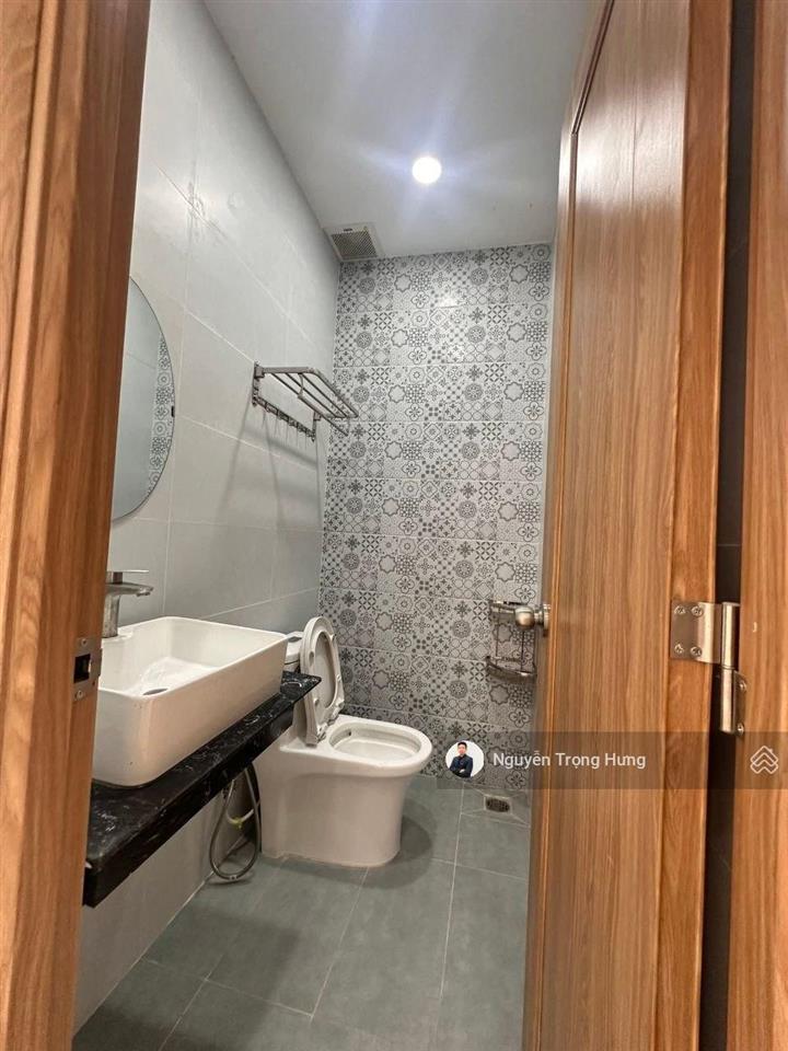 Nhà phố 05 tầng có thang máy, máy lạnh ngăn phòng, nhà đẹp phù hợp mở văn phòng hoặc ở tại vinhomes