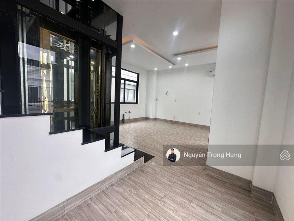 Nhà phố 05 tầng có thang máy, máy lạnh ngăn phòng, nhà đẹp phù hợp mở văn phòng hoặc ở tại vinhomes