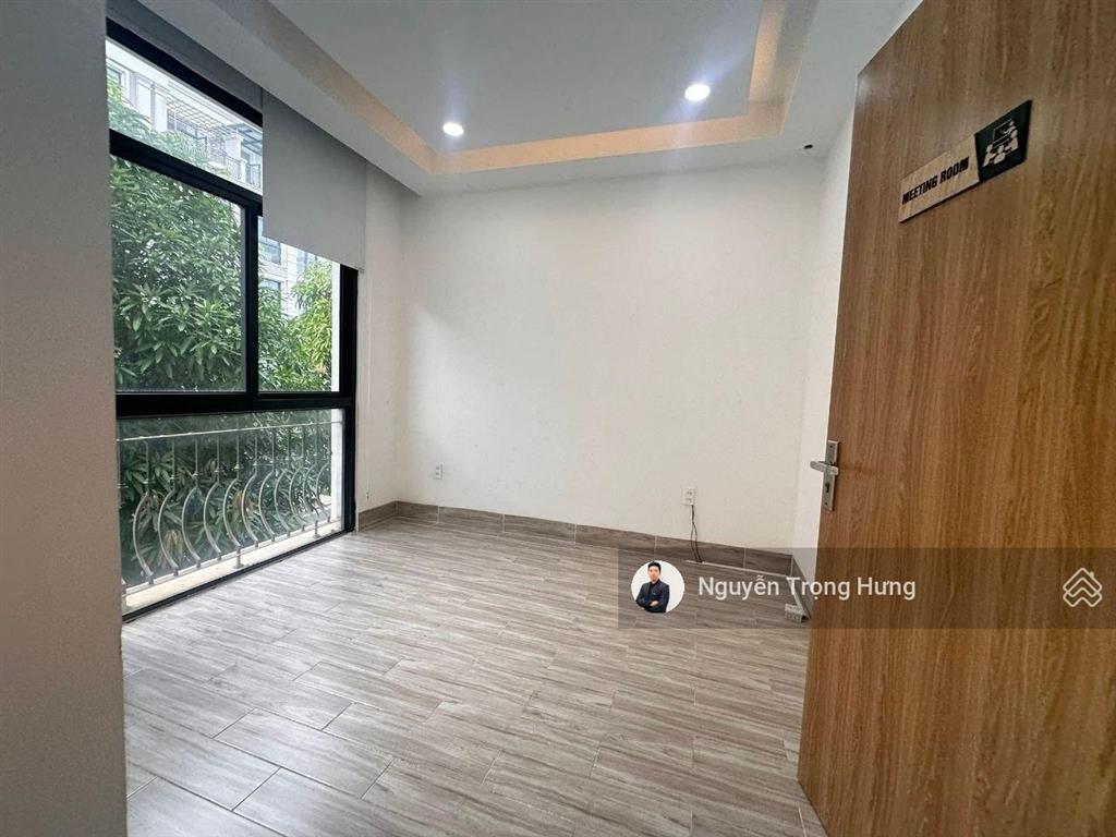 Nhà phố 05 tầng có thang máy, máy lạnh ngăn phòng, nhà đẹp phù hợp mở văn phòng hoặc ở tại vinhomes