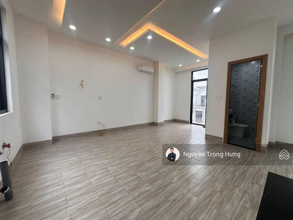 Nhà phố 05 tầng có thang máy, máy lạnh ngăn phòng, nhà đẹp phù hợp mở văn phòng hoặc ở tại vinhomes
