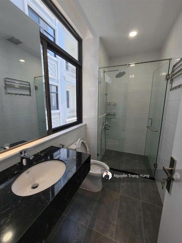 Căn đẹp giá tốt hiếm có nhà phố 5 tầng có thang máy giá tốt mùa này  thuê ngay kẻo lỡ