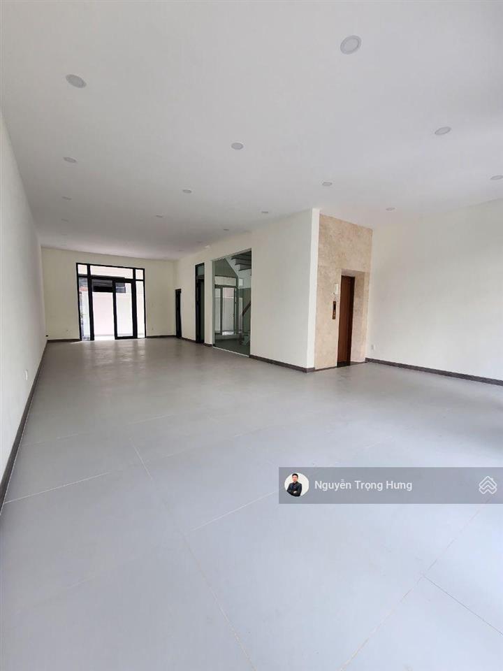 Căn hot  cho thuê tầng nhà phố có thang máy, máy lạnh giá tốt vinhomes grand park