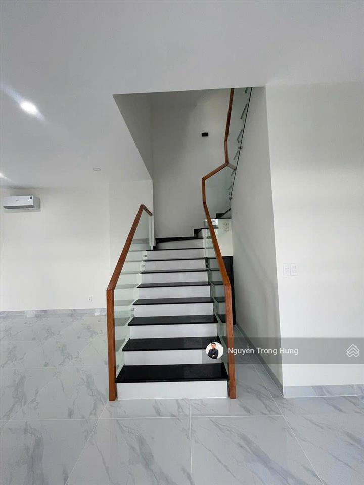 Cho thuê biệt thự song lập 200m2, thiết kế 3 tầng hoàn thiện tại vinhomes grand park