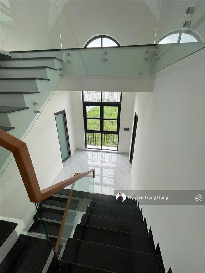Cho thuê biệt thự song lập 200m2, thiết kế 3 tầng hoàn thiện tại vinhomes grand park