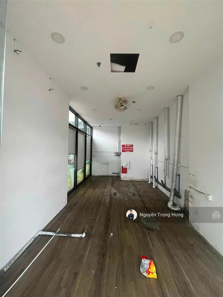 Chính chủ gửi cho thuê shophouse 26m2 cạnh sảnh căn hộ hoàn thiện cơ bản, lưu lượng cư dân đông đúc