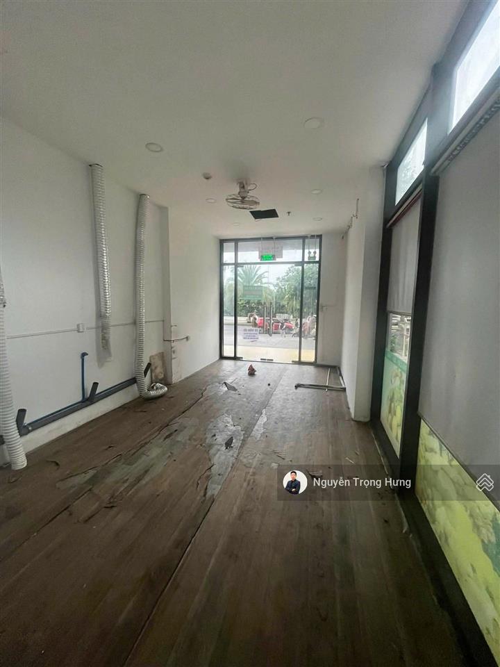 Chính chủ gửi cho thuê shophouse 26m2 cạnh sảnh căn hộ hoàn thiện cơ bản, lưu lượng cư dân đông đúc