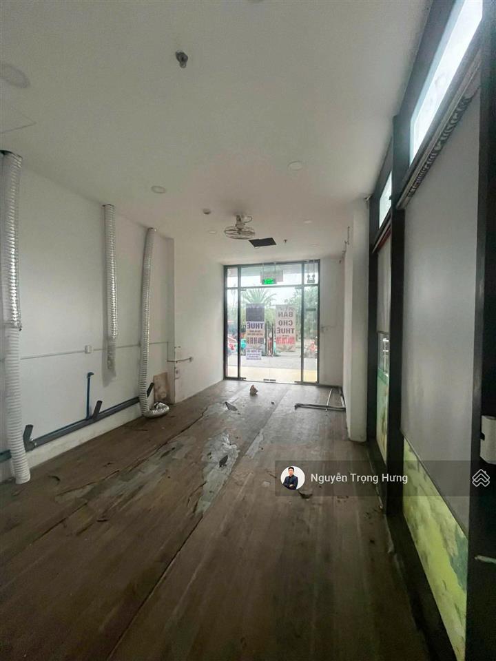 Chính chủ gửi cho thuê shophouse 26m2 cạnh sảnh căn hộ hoàn thiện cơ bản, lưu lượng cư dân đông đúc