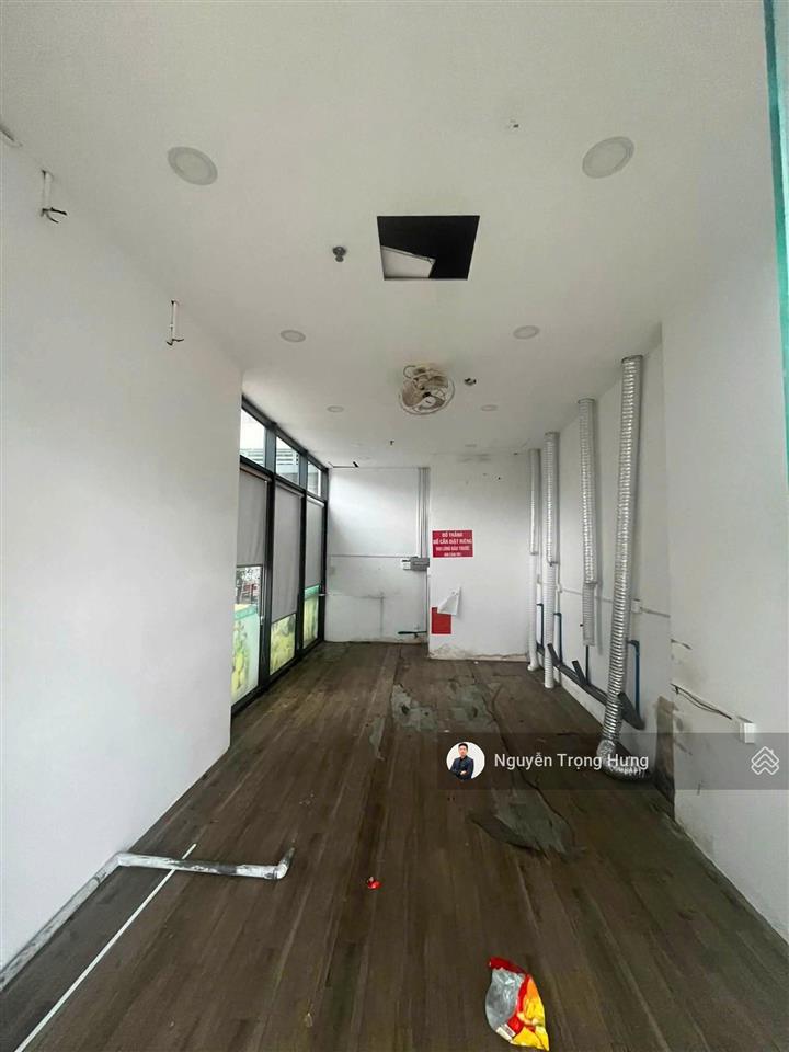 Chính chủ gửi cho thuê shophouse 26m2 cạnh sảnh căn hộ hoàn thiện cơ bản, lưu lượng cư dân đông đúc