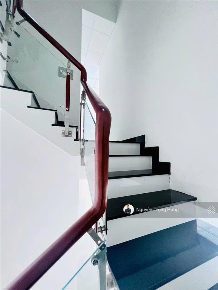 Cho thuê nhà phố 144m² 5 tầng vinhomes grand park giá chỉ 40 triệu | văn phòng, showroom, spa