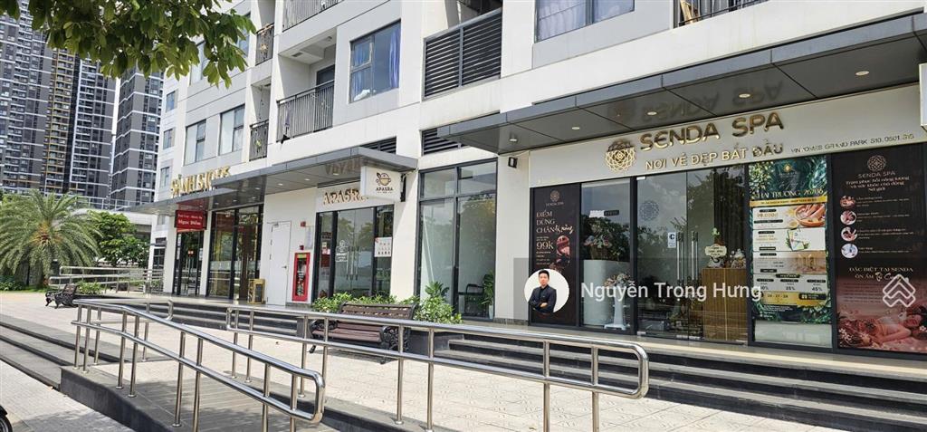 Cần cho thuê shophouse 61m2 đã hoàn thiện mặt sảnh vinhomes grand park, mặt tiền đẹp, giá tốt