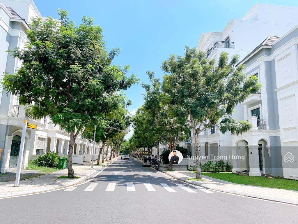 Bán căn nhà phố 96m2 (8x12m) sẵn sổ hồng, đường thông, vị trí đẹp giá tốt khu manhattan glory