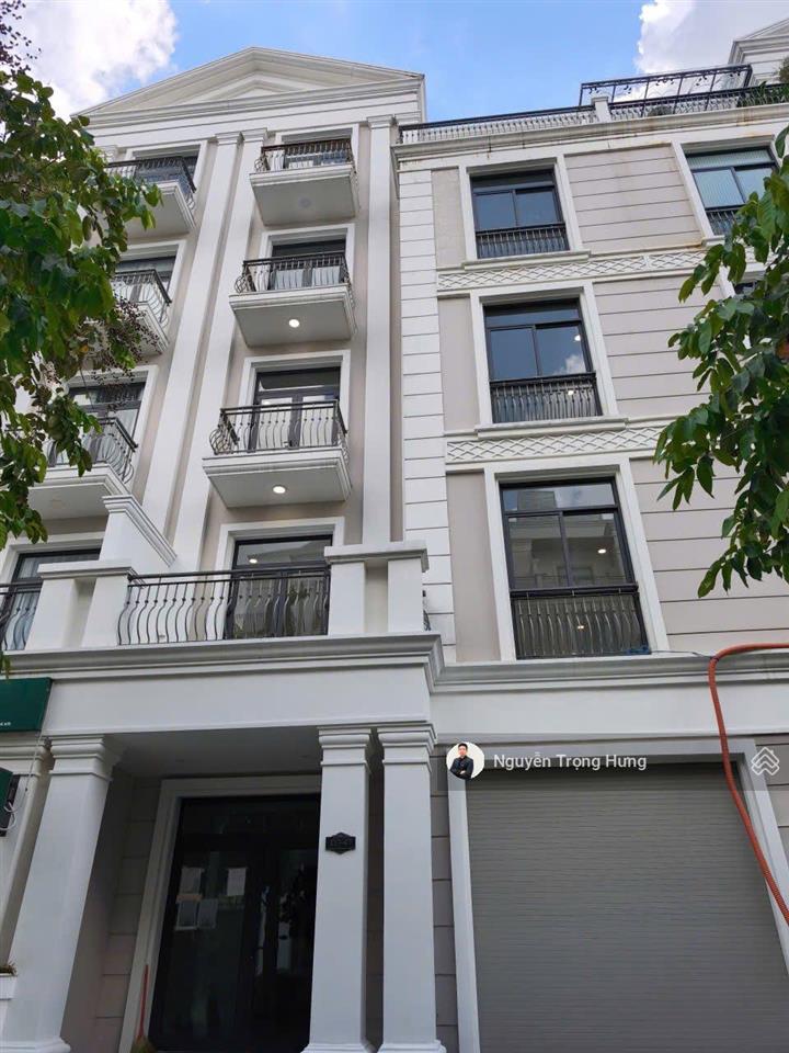 Bán căn nhà phố 96m2 (8x12m) sẵn sổ hồng, đường thông, vị trí đẹp giá tốt khu manhattan glory