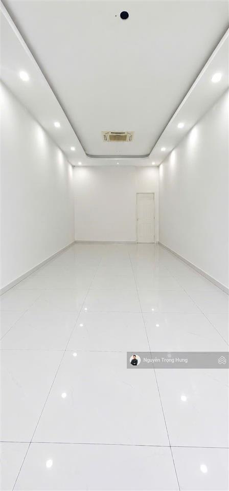 Chỉ 12 triệu/tháng  thuê tầng trệt nhà phố đối diện trường học trục nxlp vinhomes grand park