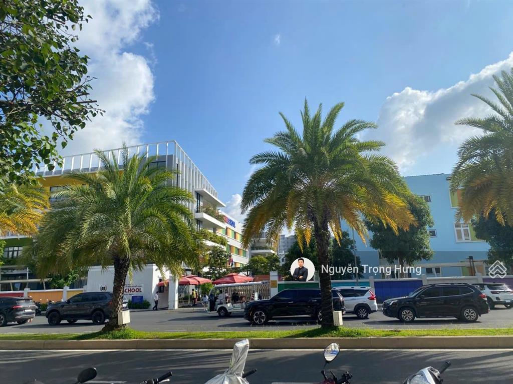 Chỉ 12 triệu/tháng  thuê tầng trệt nhà phố đối diện trường học trục nxlp vinhomes grand park
